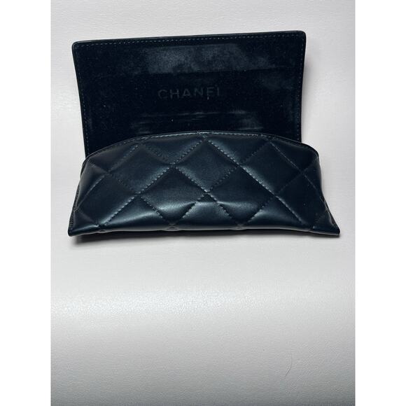 CHANEL Black Quilted Leather Sunglasses Case Magnetic Close Luxury Designer Luxe - Picture 2 of 4